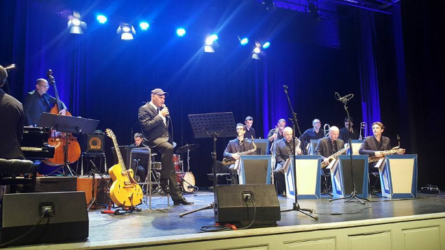 Mister Oz's Big Band play Reinhardt